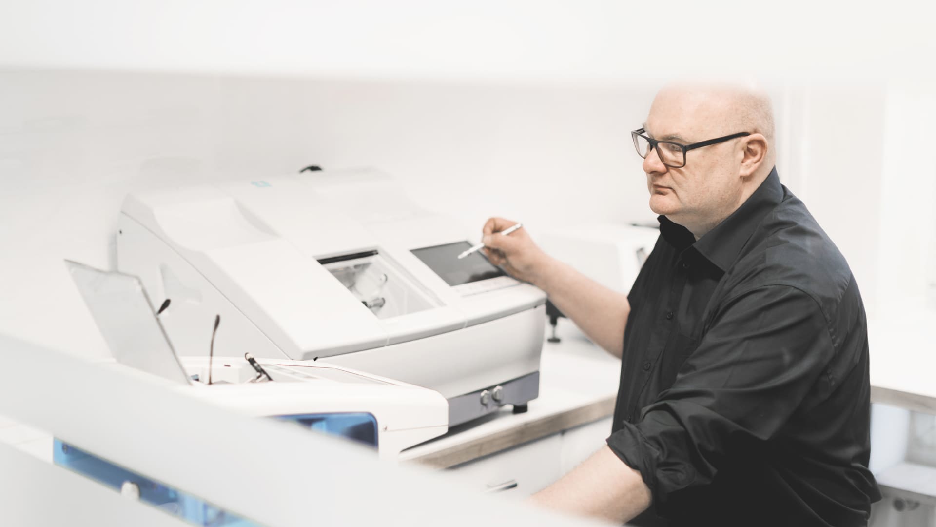 luehr-optik-optiker-hamburg-sehtest-glasanpassung-02-b